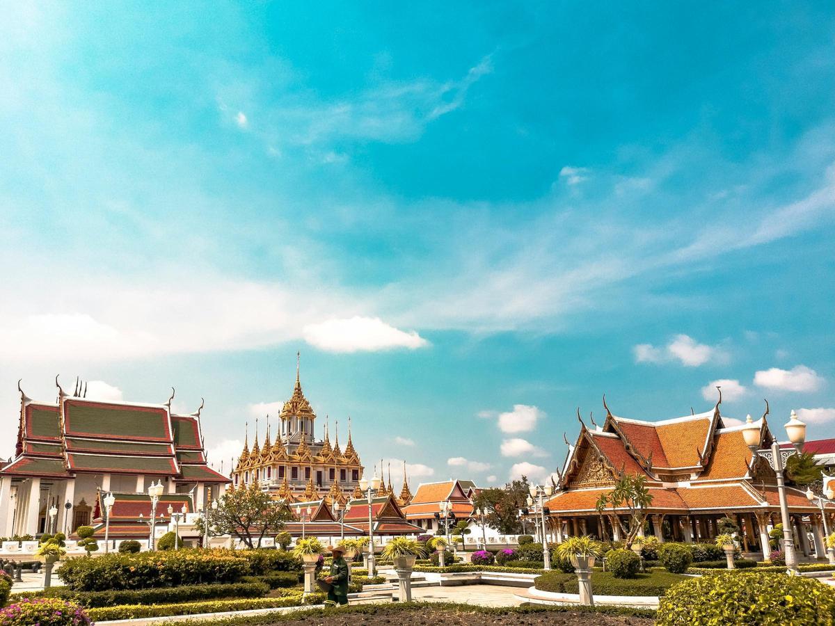 Loha Prasat en el complejo del templo Wat Ratchanatdaram Worawihan, en Bangkok, Tailandia