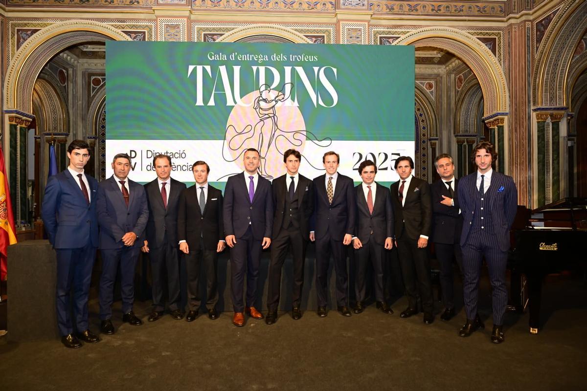 La gala de los premios taurinos de la Diputación de Valencia con Roca Rey, en imágenes