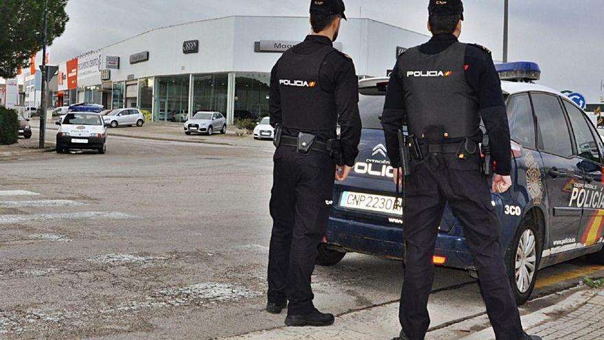 Agentes de la Policía Nacional durante una actuación en Mallorca.