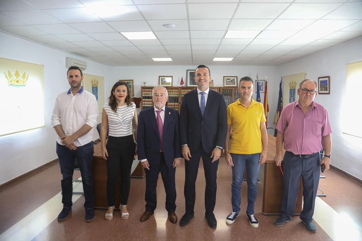 El alcalde y el presidente de la Diputación en el ayuntamiento.