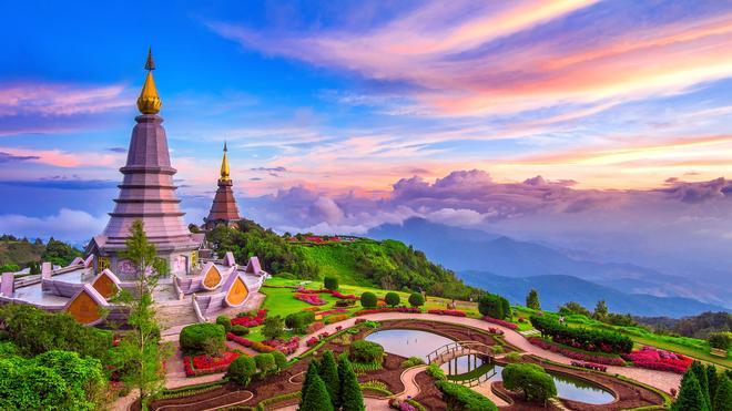 ¿Te imaginas trabajar visitando los templos de Chiang Mai?