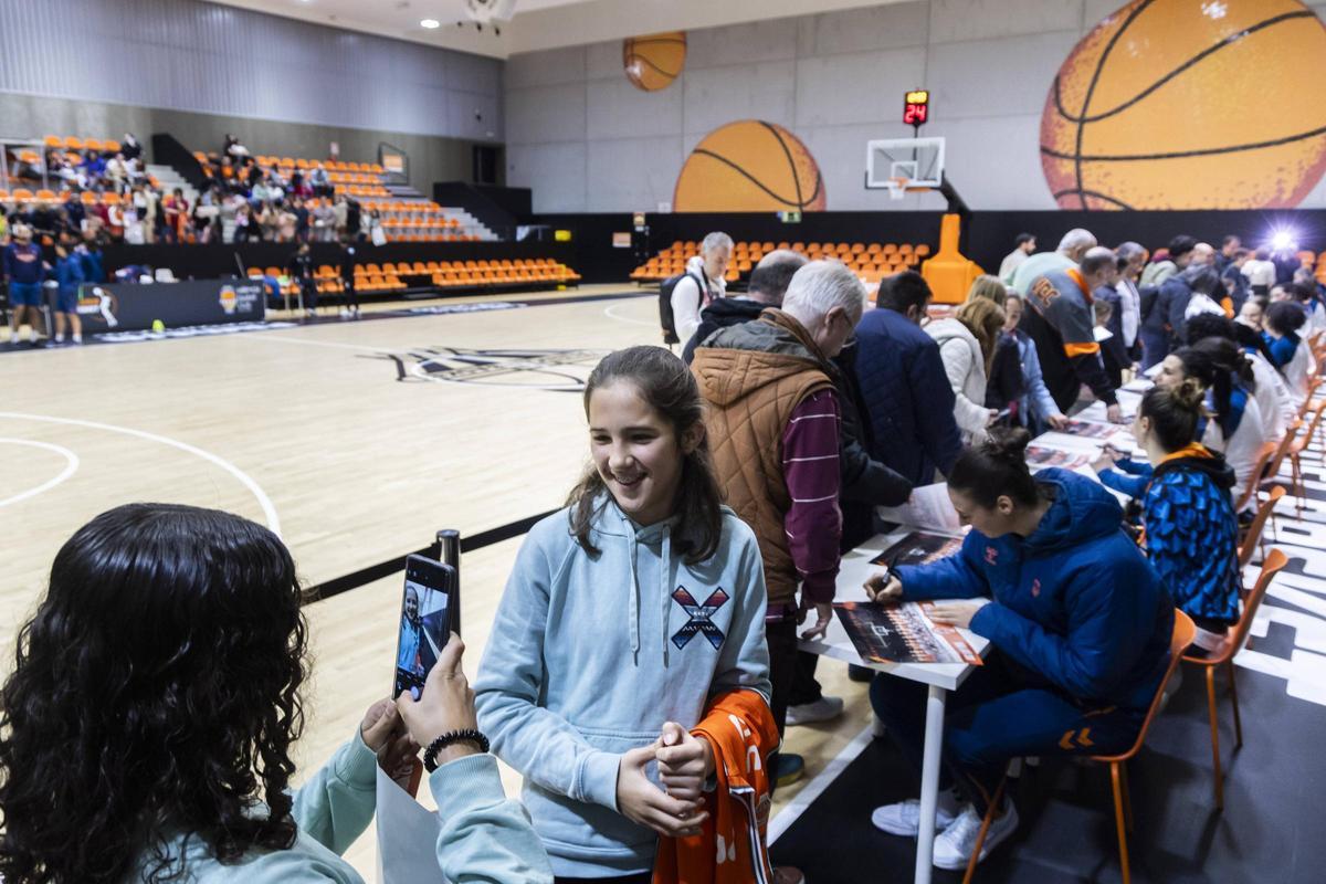 Búscate en el entrenamiento del Valencia Basket Búscate en el entrenamiento del Valencia Basket