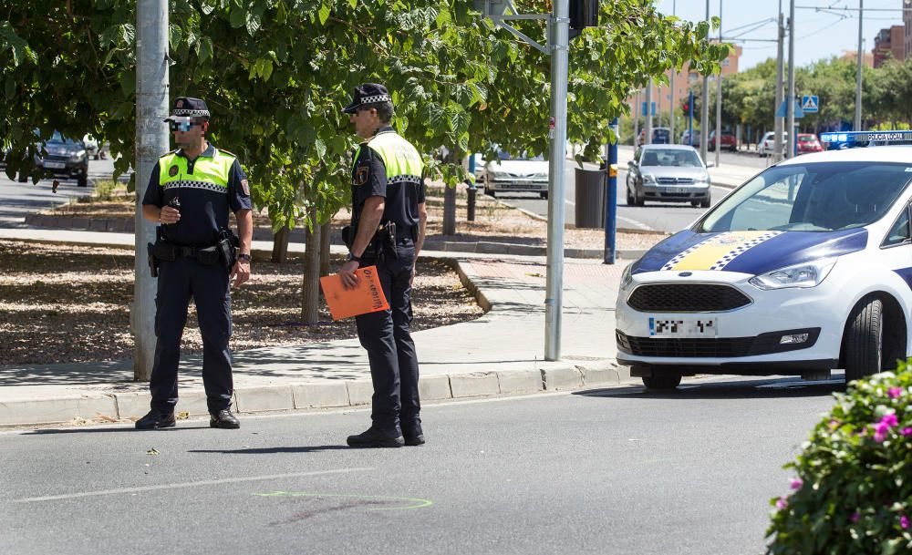 El accidente ha ocurrido a las 14.20 horas en la rotonda de la avenida Historiador Vicente Ramos y la avenida de las Naciones