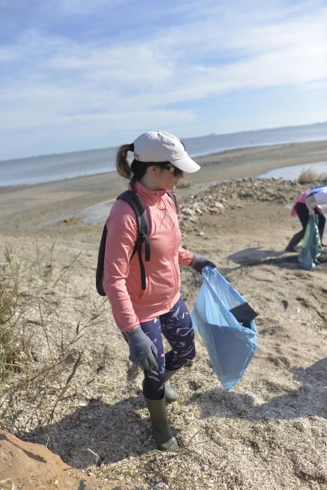 Recogida de plásticos en el Mar Menor