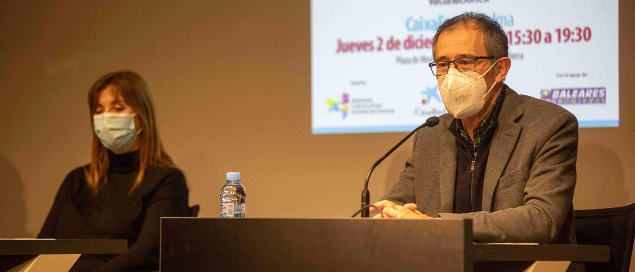 Foro de ponencias sobre el coronavirus organizado por Baleares Sin Fronteras en el CaixaForum de Palma