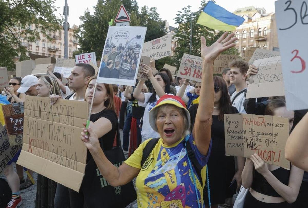 Manifestación contra el relevo de Mijailo Fedorov en el centro de Kiev el pasado 20 de julio.