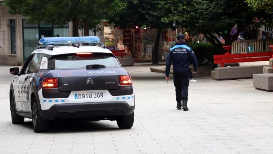 La Policía de Vilagarcía denuncia a un local por tener música alta y gente a pesar de estar precintado