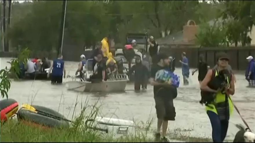 El huracán 'Harvey' causa cinco muertos a su paso por Texas