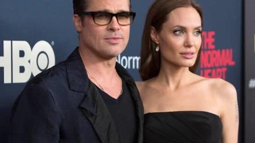 El FBI entrevista a Angelina Jolie y Pitt se reúne con Maddox