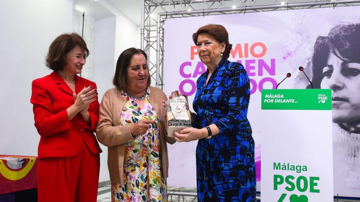 Álvarez recibió ayer el VIII Premio Carmen Olmedo.