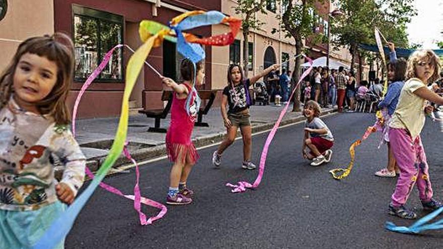 Fin de fiesta en el barrio de Los Bloques