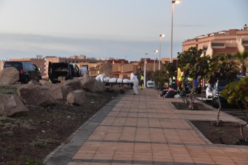 Cuatro fallecidos a bordo de un cayuco que llegó a una playa de Tenerife