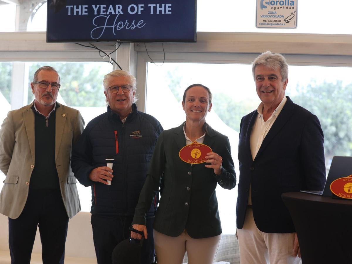 Carmen Casán recibió el premio al mejor CDE