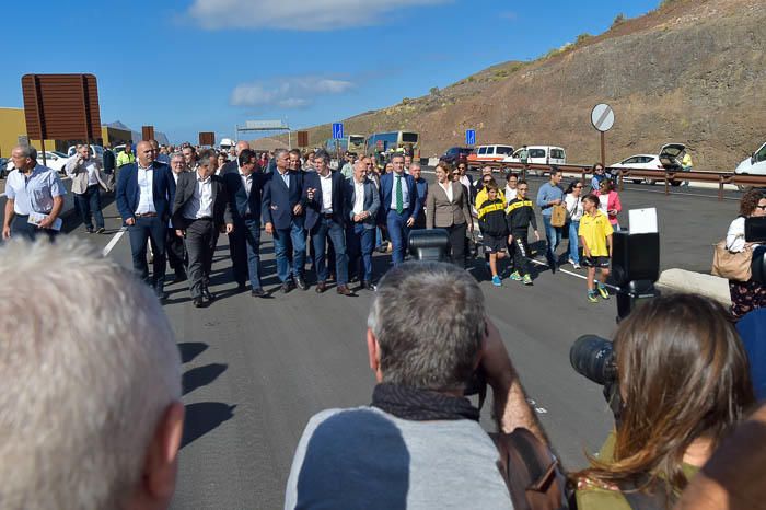 Apertura del primer tramo de la carretera de La ...