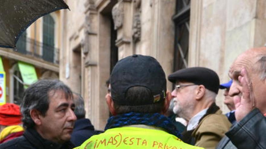 La lluvia cancela la concentración por las pensiones