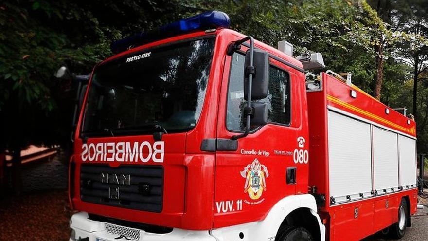 Se desploma parte del tejado de una vivienda tras un incendio en Vigo