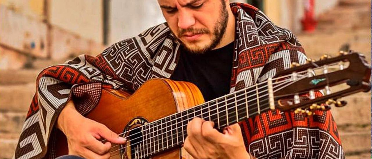 El cantante brasileño Gabriel Selvagem.