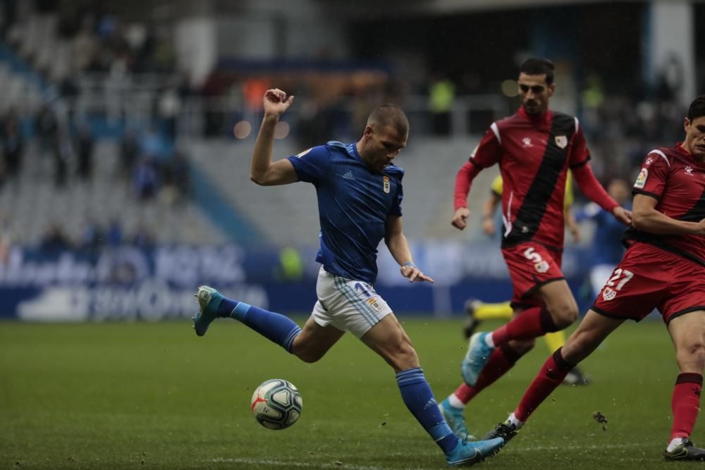 El partido entre el Real Oviedo y el Rayo Vallecano, en imágenes