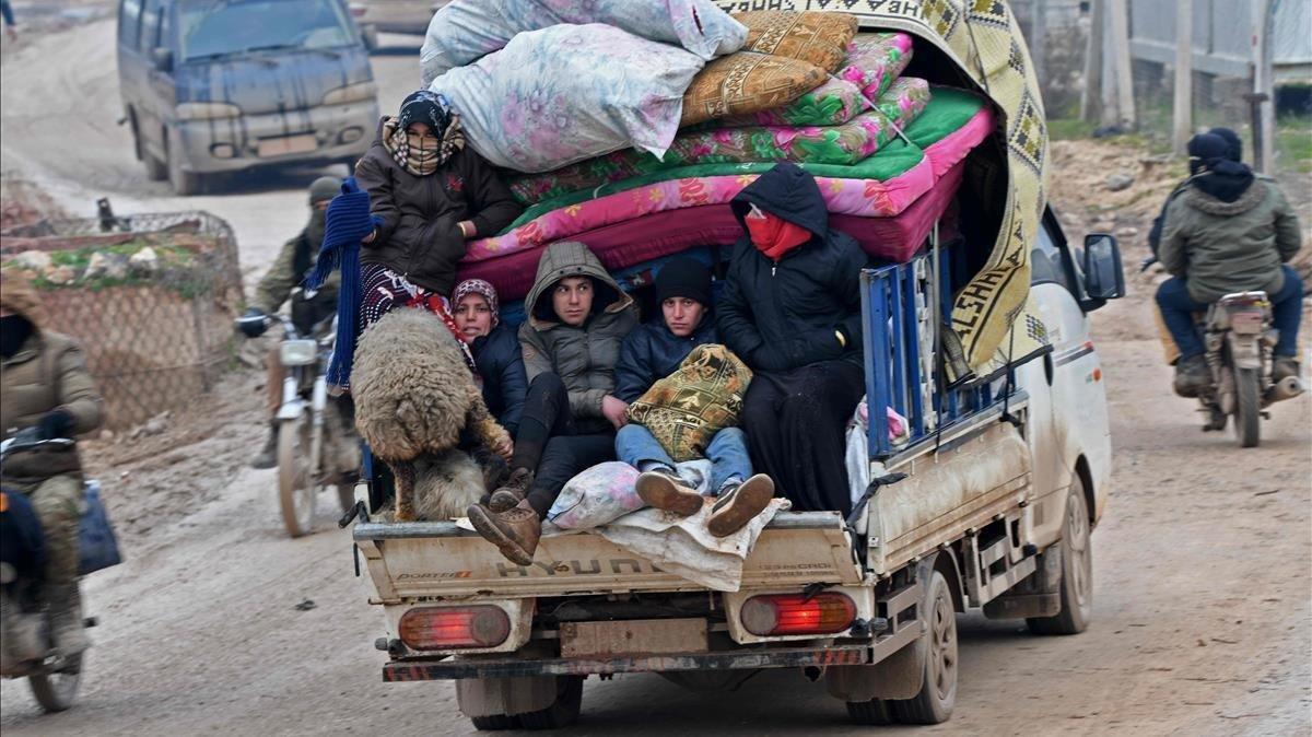 zentauroepp52278576 displaced syrians flee the countryside of aleppo and idlib p200213190552