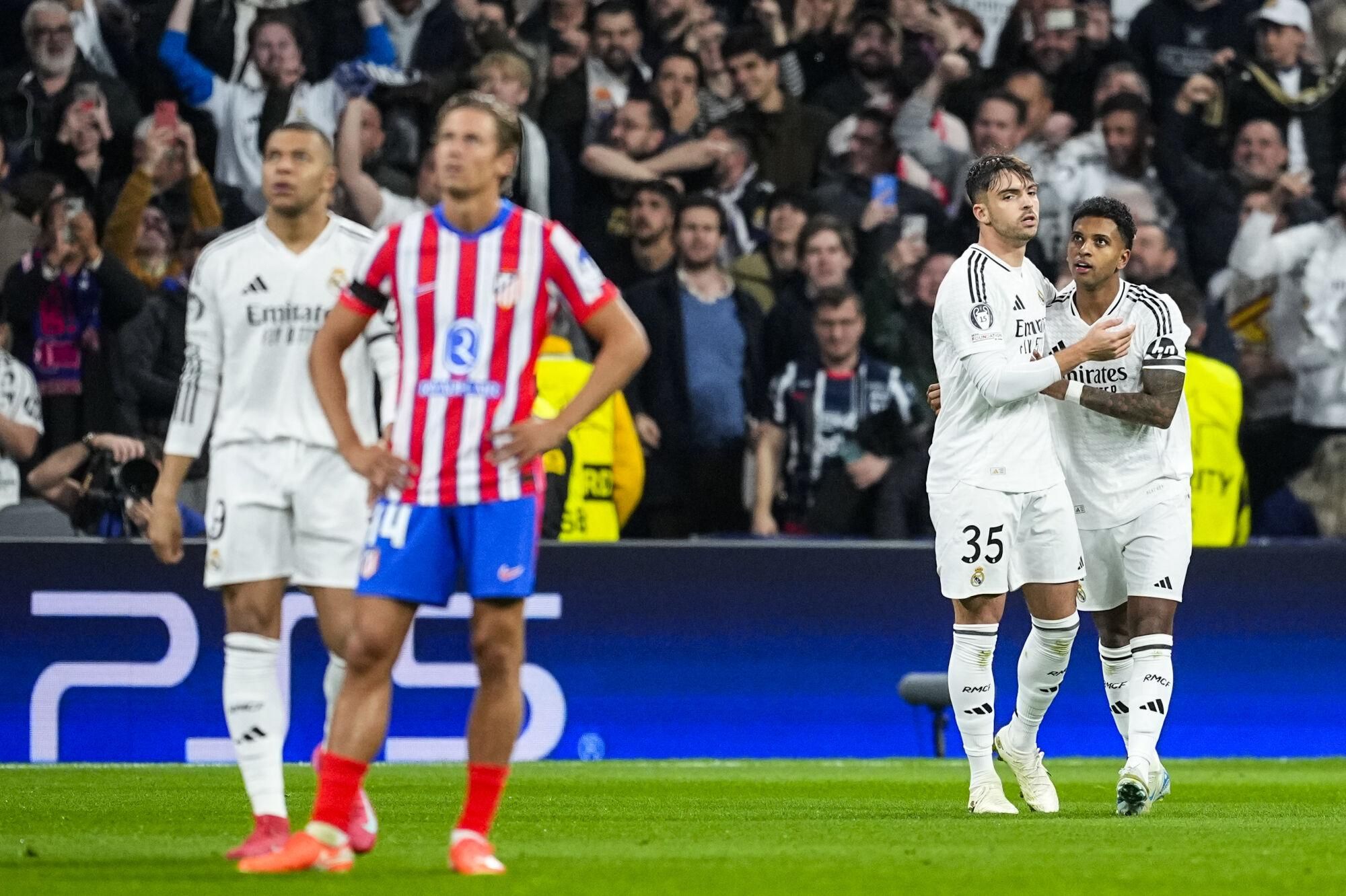 Rodrygo Goes of Real Madrid celebrates a goal during the UEFA Champions League 2024/25  League Round of 16 First Leg match between Real Madrid CF and Atletico de Madrid, at Santiago Bernabeu stadium on March 04, 2025, in Madrid, Spain. AFP7 04/03/2025 ONLY FOR USE IN SPAIN. Oscar J. Barroso / AFP7 / Europa Press;2025;SPAIN;SPORT;ZSPORT;SOCCER;ZSOCCER;Real Madrid CF v Atletico de Madrid - UEFA Champions League 2024/25  League Round of 16 First Leg;
