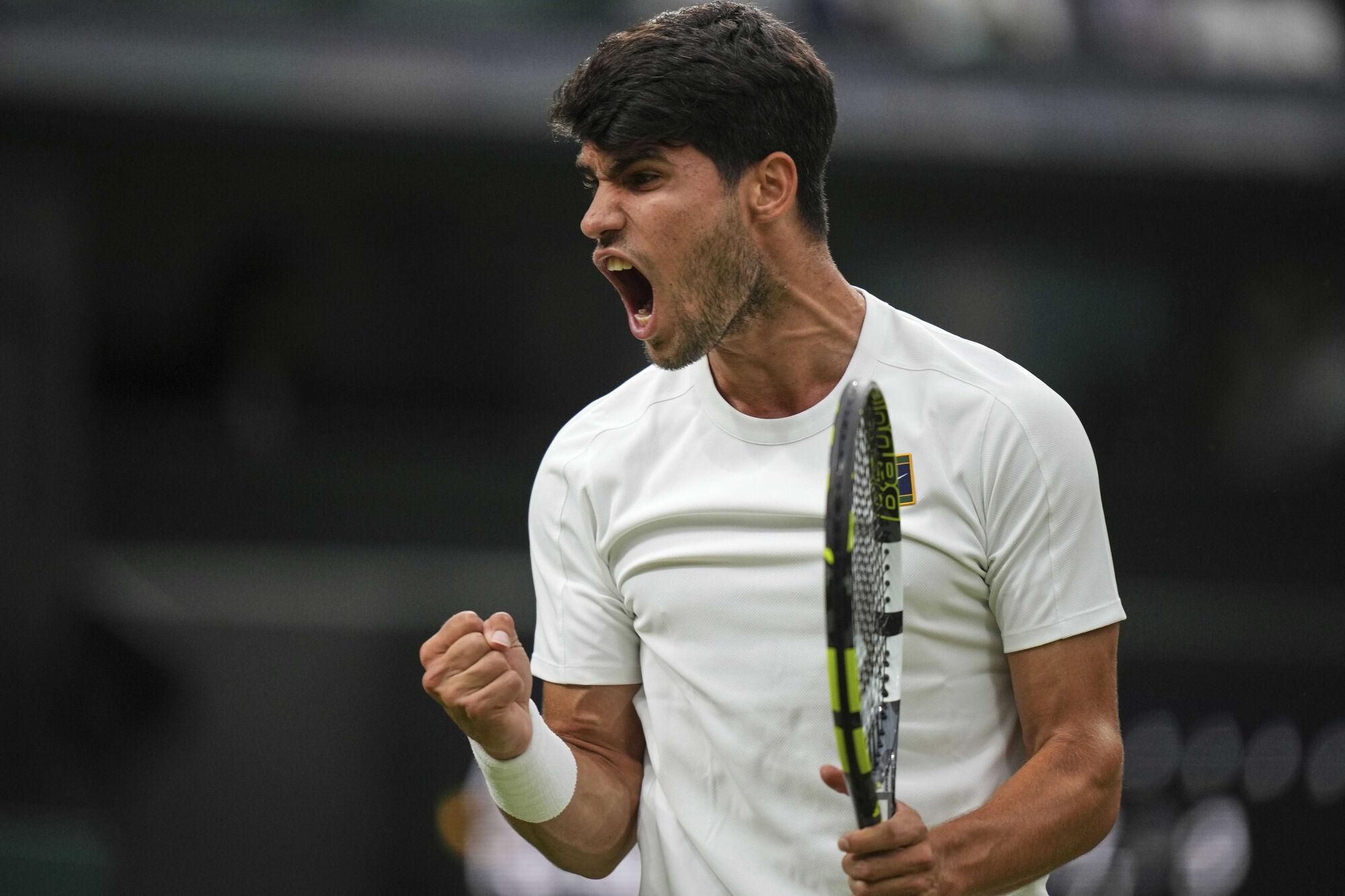 Spain's Carlos Alcaraz celebrates after winning a point against Russia's Andrey Rublev during a fourth round men's singles match at the Wimbledon Tennis Championships in London, Sunday, July 6, 2025. (AP Photo/Alastair Grant). EDITORIAL USE ONLY/ONLY ITALY AND SPAIN