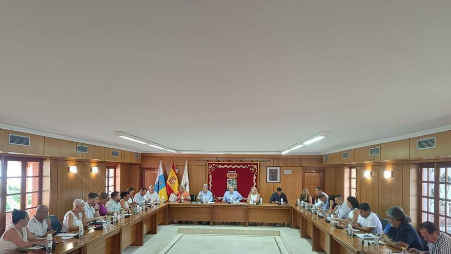 La privatización de las hamacas de San Bartolomé de Tirajana se retrasa para incorporar nuevos informes