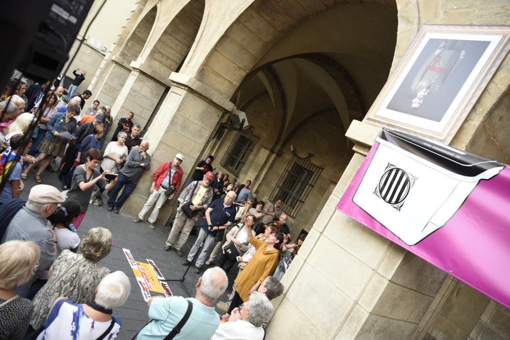 La plaça Major de Manresa s'omple per l'1-O