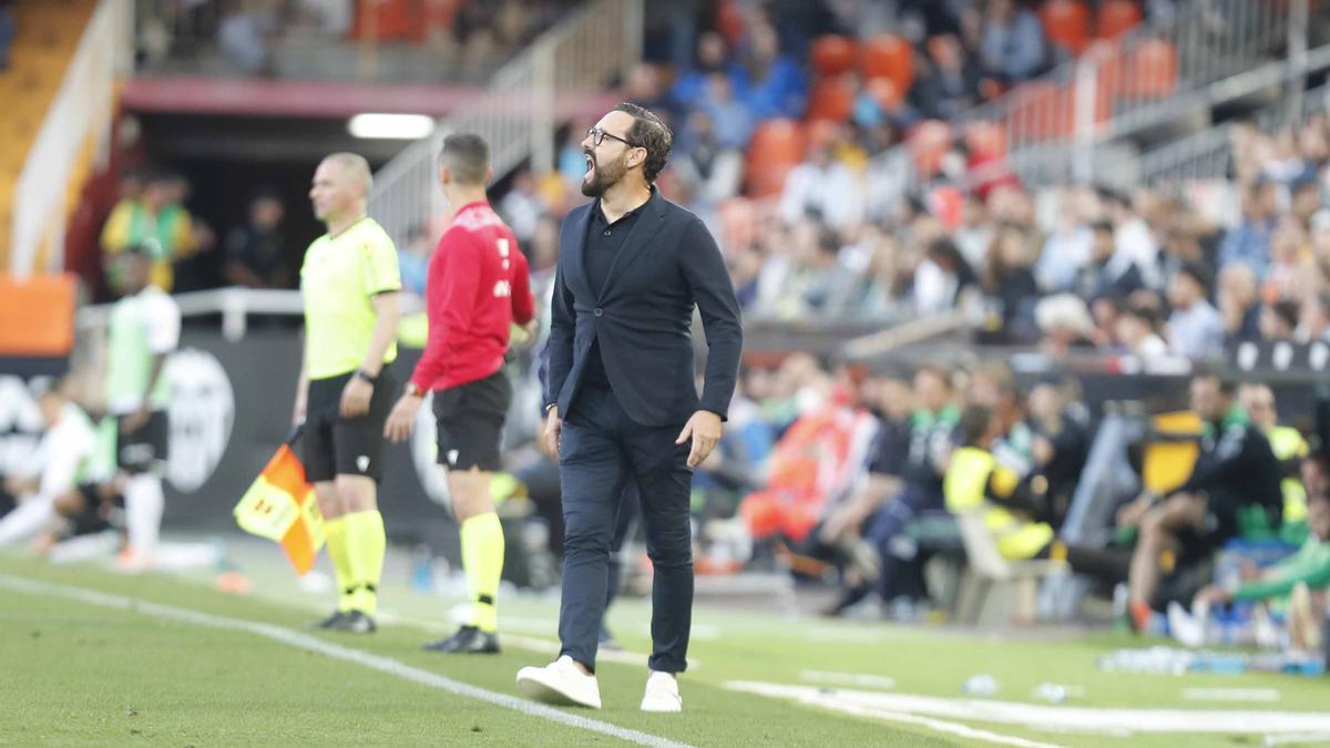 Bordalás en la banda de Mestalla durante el Valencia-Betis