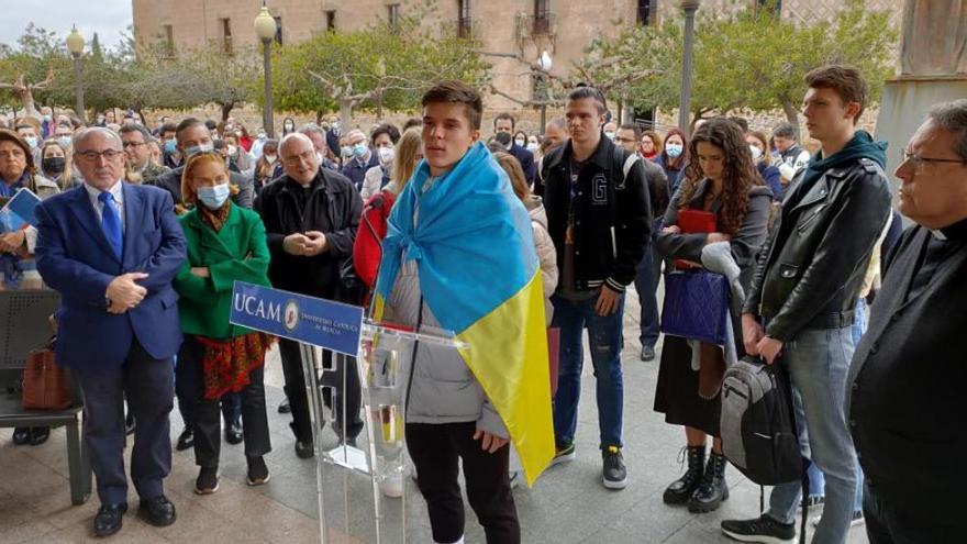 Ilia Polischuk, estudiante ucraniano de intercambio, durante el acto por la paz celebrado en nuestro campus de Los Jerónimos esta semana.