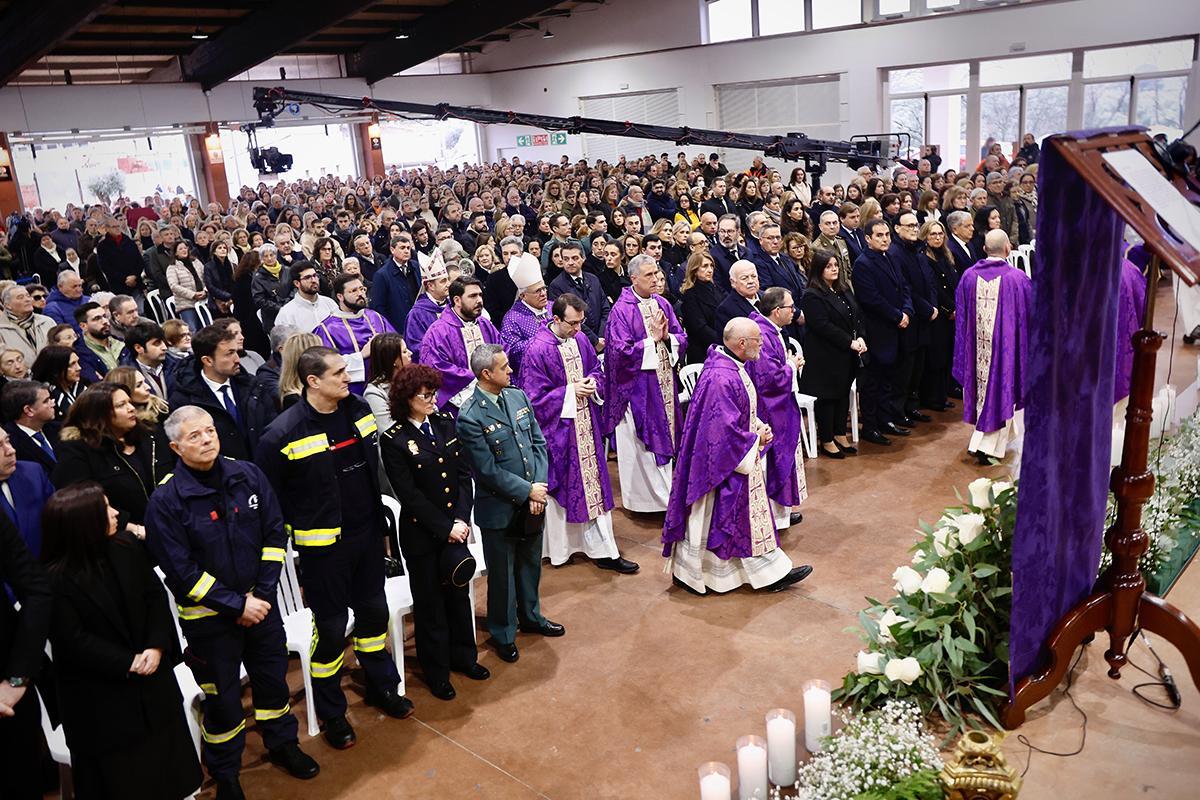 Adamuz acoge una misa funeral por las víctimas del accidente