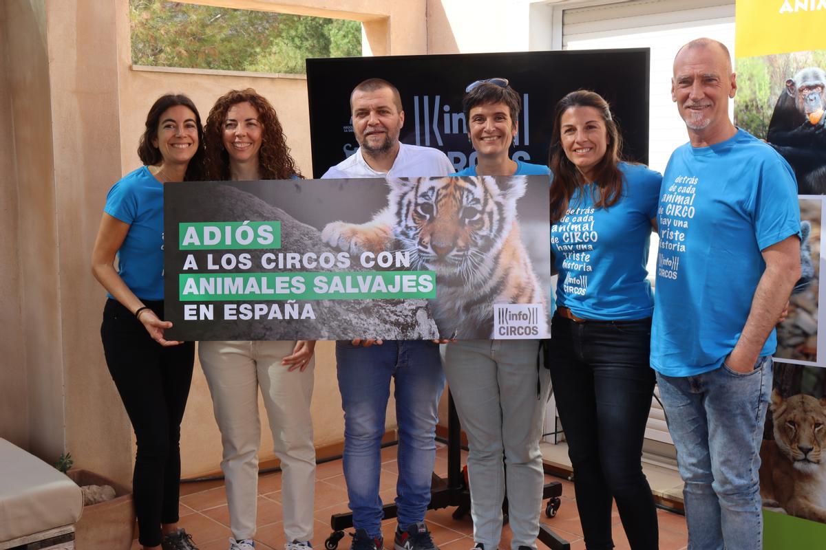 Celebrando el fin de los circos con animales en el centro de primates y grandes felinos de Villena.