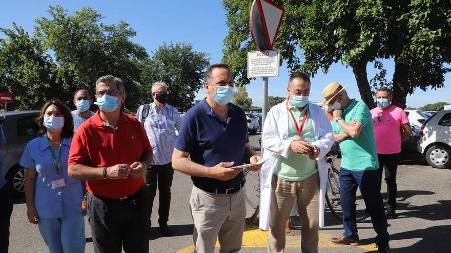 La plataforma Aparcamientos Reina Sofía critica que la Junta &quot;haga negocio&quot; con el párking del hospital