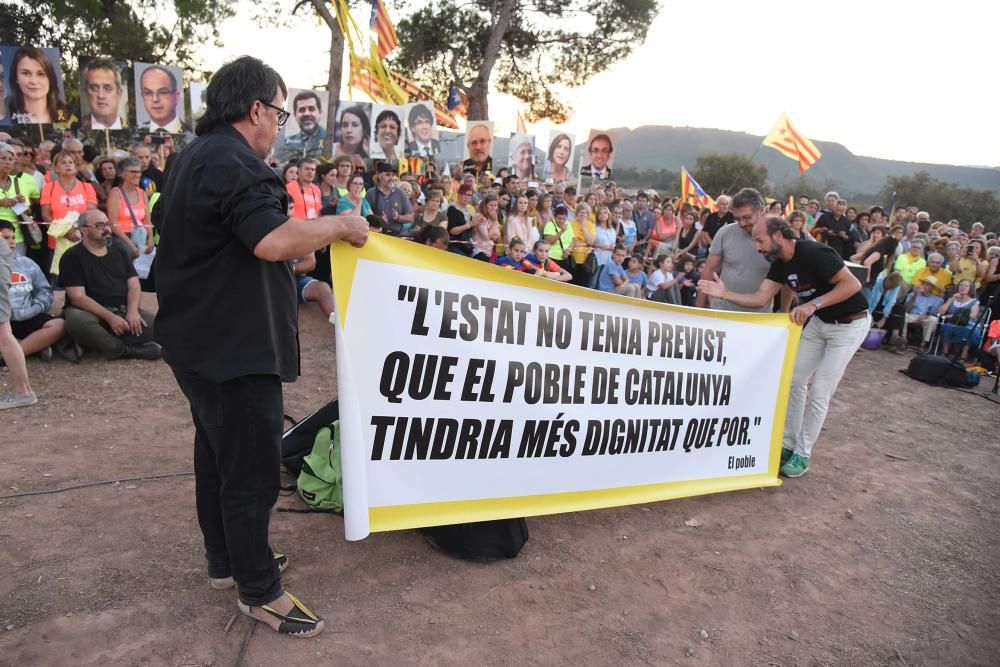 Una multitud omple Lledoners com mai en la vigília de 1-O