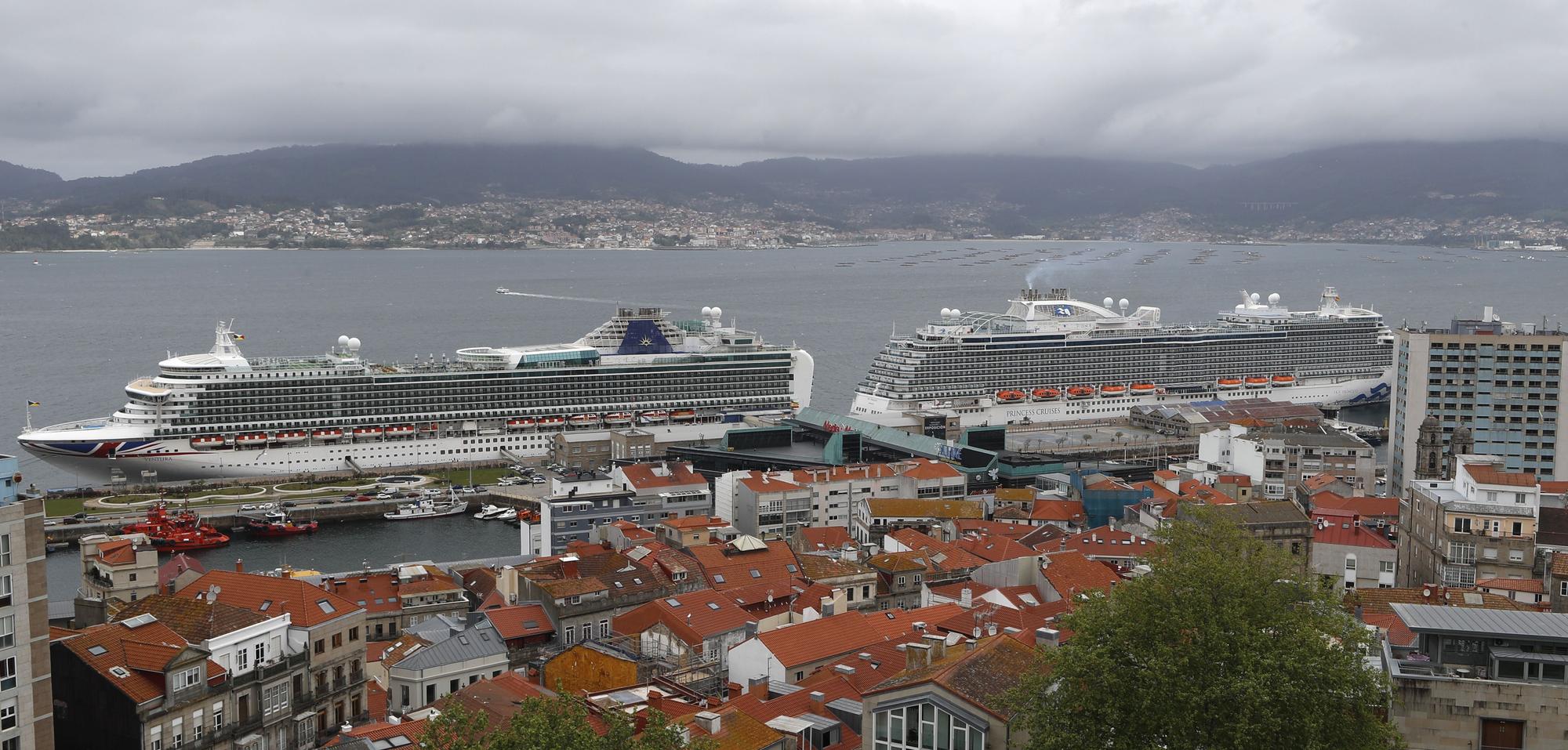 Ventura y Sky Princess llenan Vigo con la primera escala doble en tres años