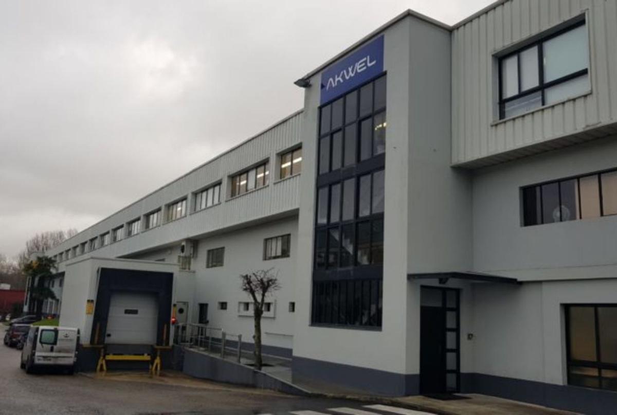 Exterior de las instalaciones de Akwel en Vigo. |   // AKWEL