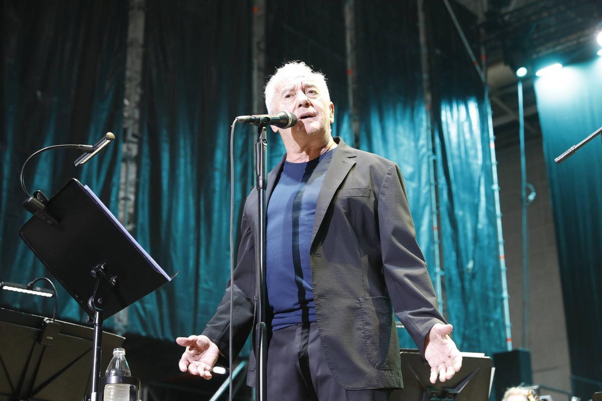 Víctor Manuel, en un concierto.
