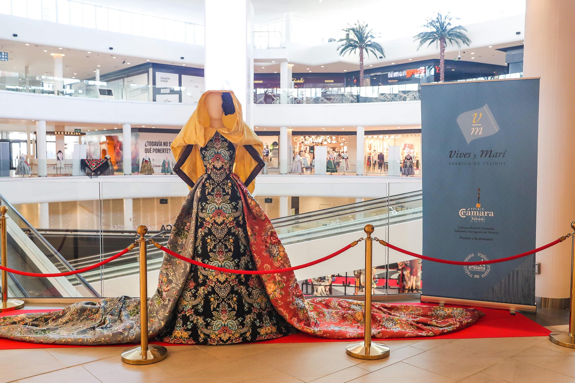 El Centro Comercial Saler demuestra su apoyo a las Fallas