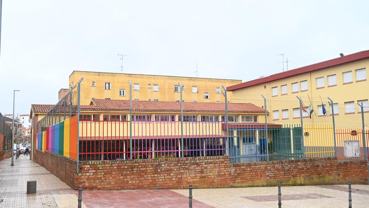 Exterior del colegio Luis Vives, en la barriada de San Roque.