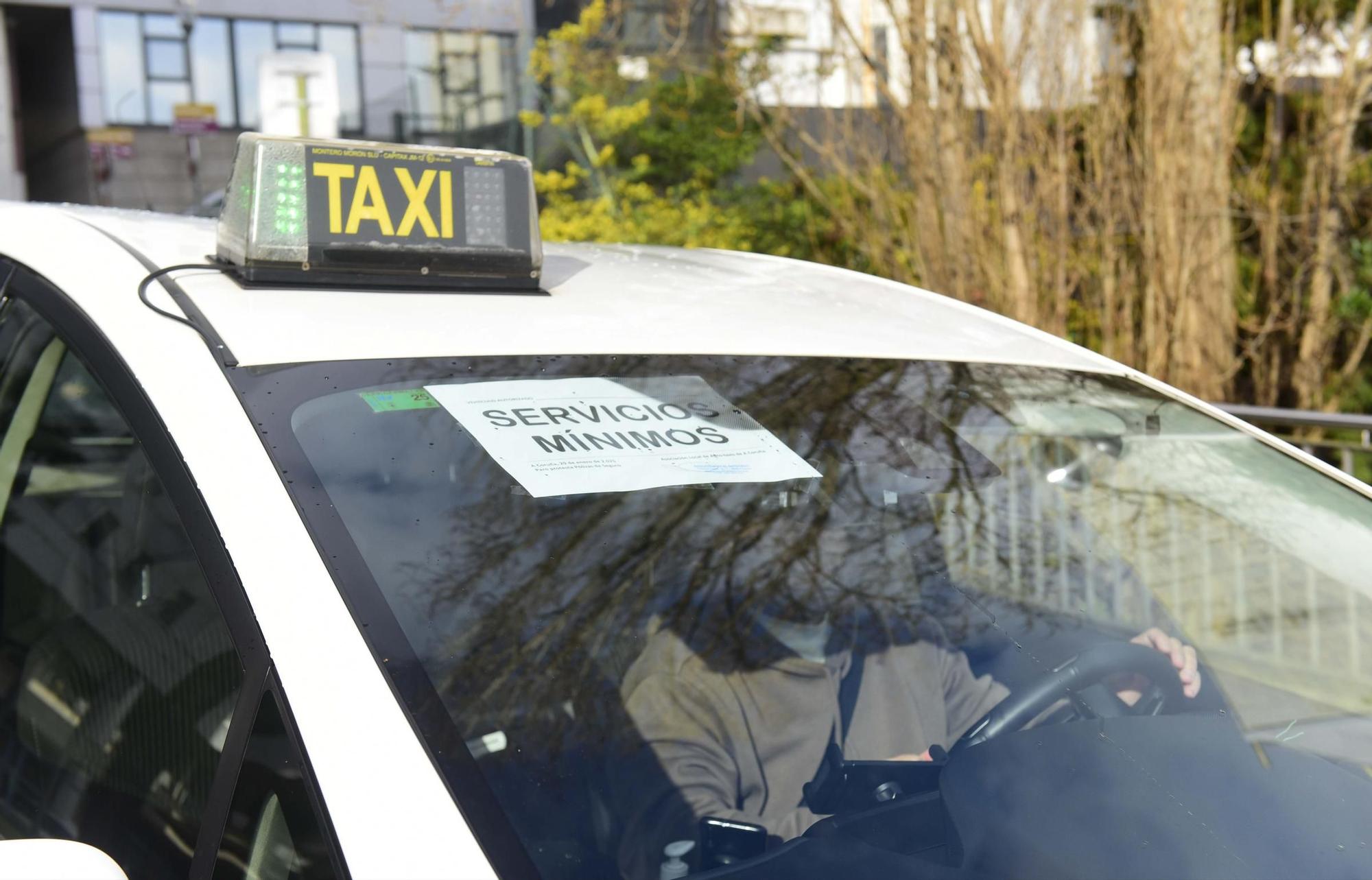 Protesta de taxistas en A Coruña por el encarecimiento de las pólizas de seguro