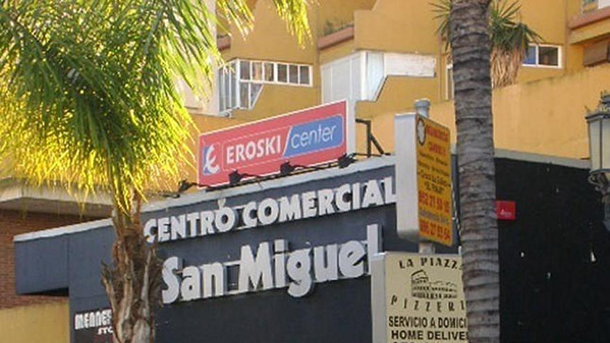 San Miguel. Acceso a Eroski Center. c. f.