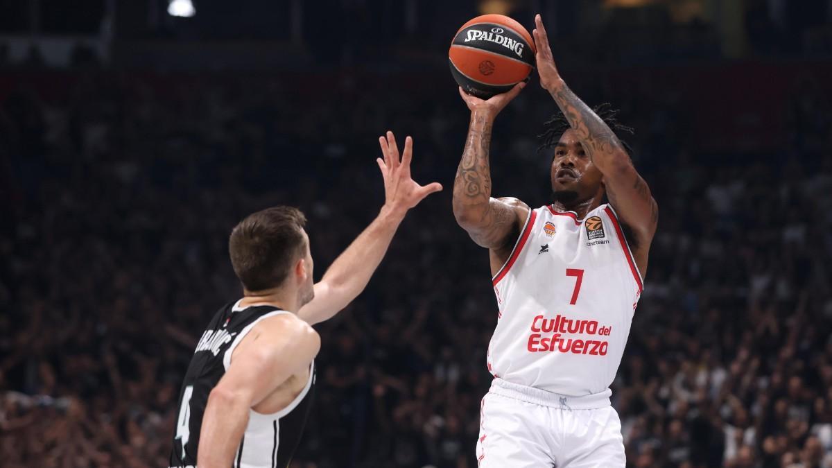 Chris Jones, en un partido de Euroliga con Valencia Basket