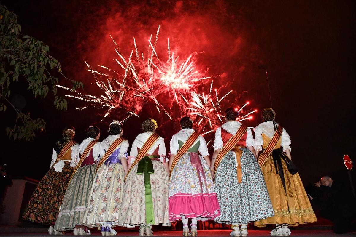 Imagen del castillo de fuegos que dispararon para poner el broche a las fiestas de Sant Pasqual del año pasado.