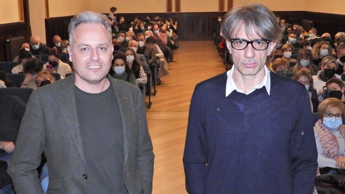 El escritor Juan Tallón estuvo acompañado en la presentación de &#039;Obra maestra&#039; por el cineasta Simone Saibene.