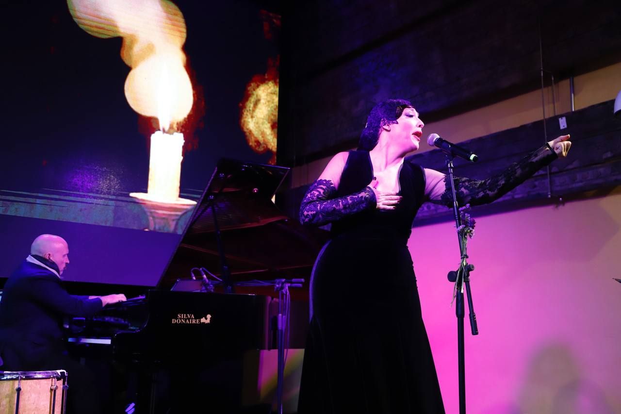 La Trini deslumbra con sus saetas en la Mezquita-Catedral