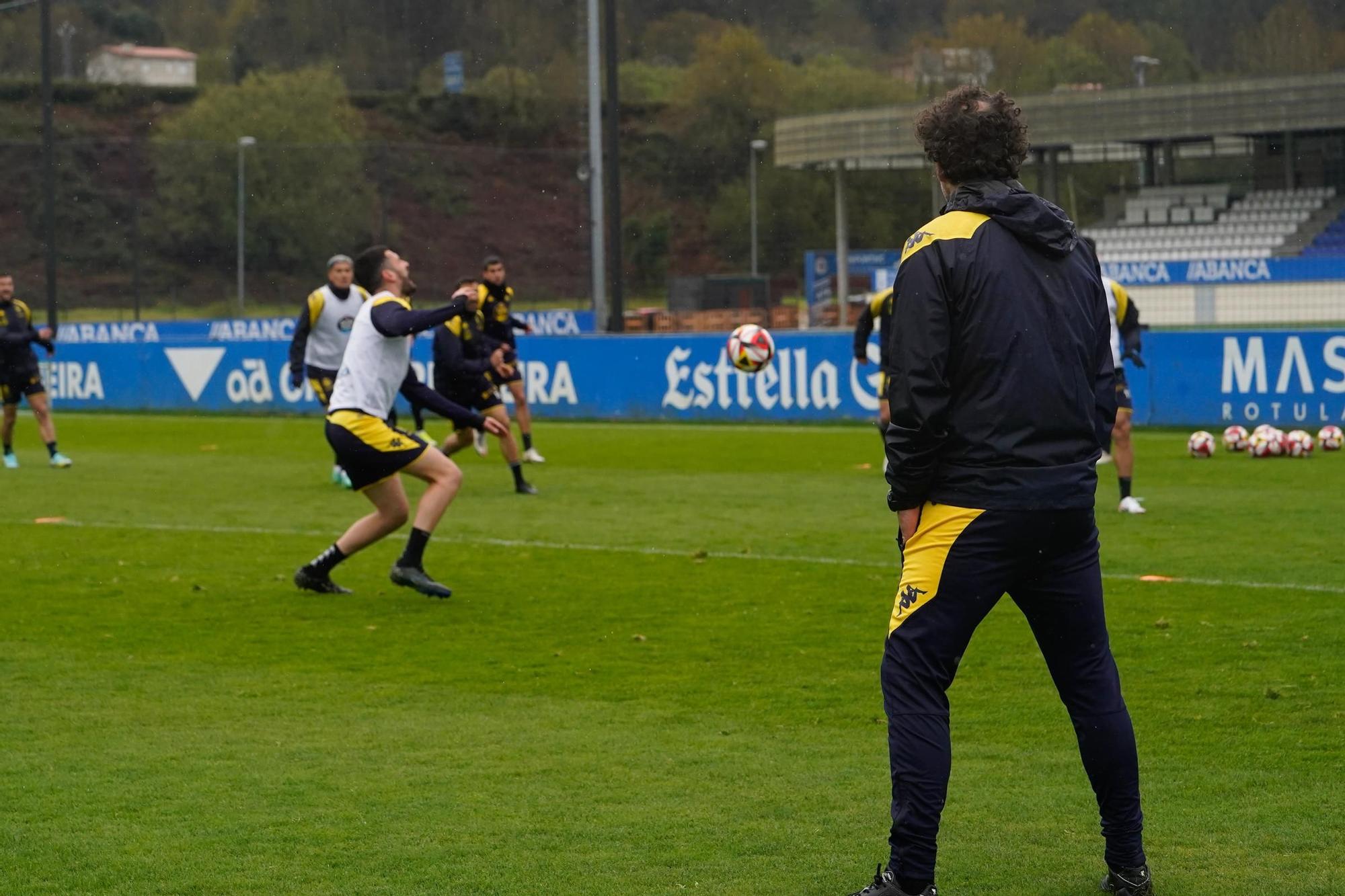 Entrenamiento del Deportivo en la Ciudad Deportiva de Abegondo - 27 de marzo