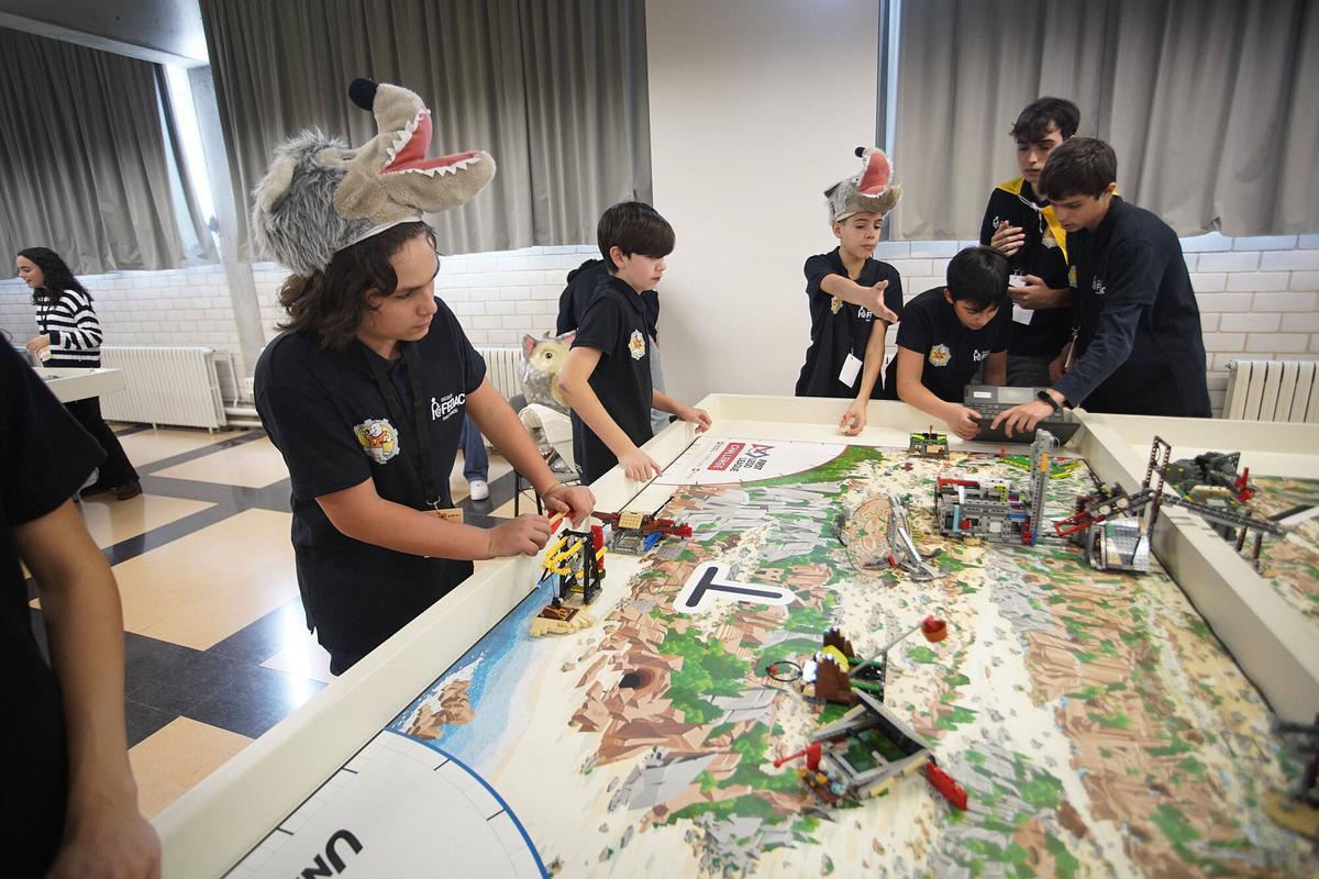 Girona Escola Politècnica Superior de la UdG First Lego League Robòtica Girona Escola Politècnica Superior de la UdG First Lego League Robòtica