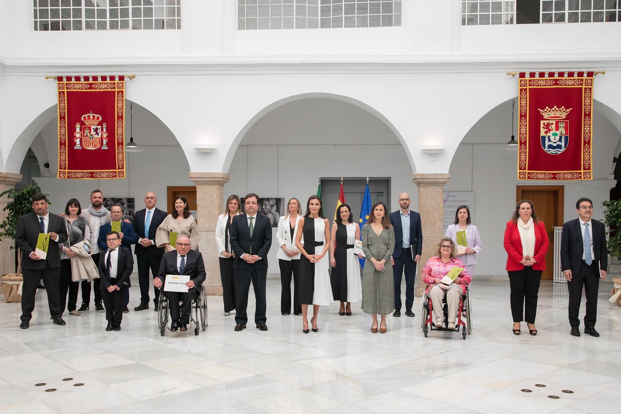 Foto de familia de todos los premiados.jpg