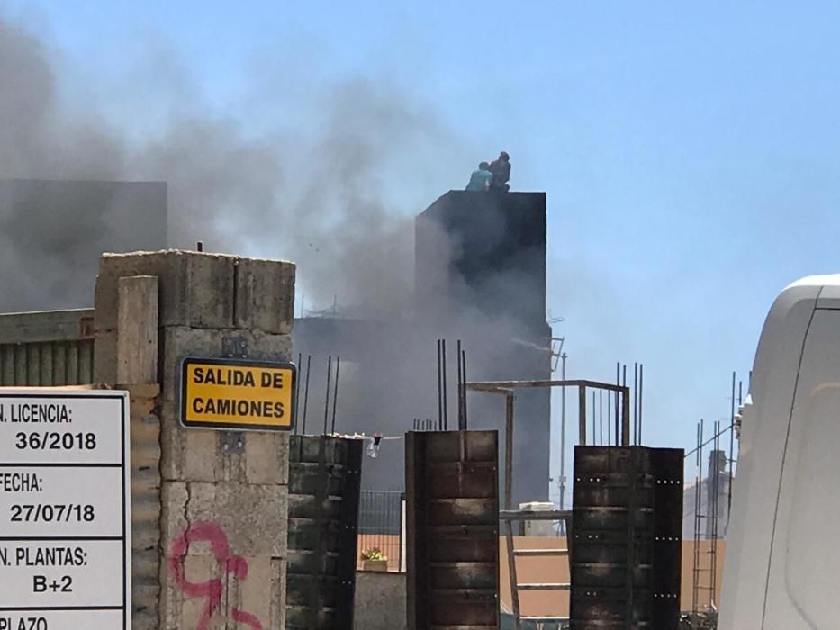 El incendio se declara en un edificio okupado en Es Viver