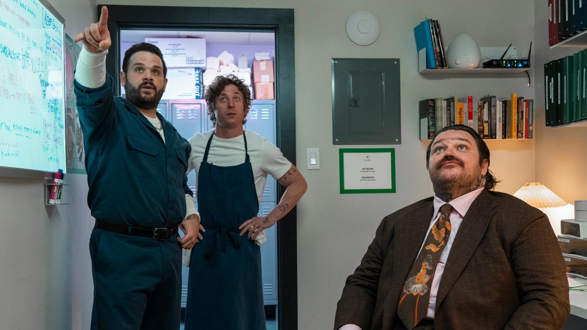 Ricky Staffieri, Jeremy Allen White y Matty Matheson, en la tercera temporada de 'The Bear'