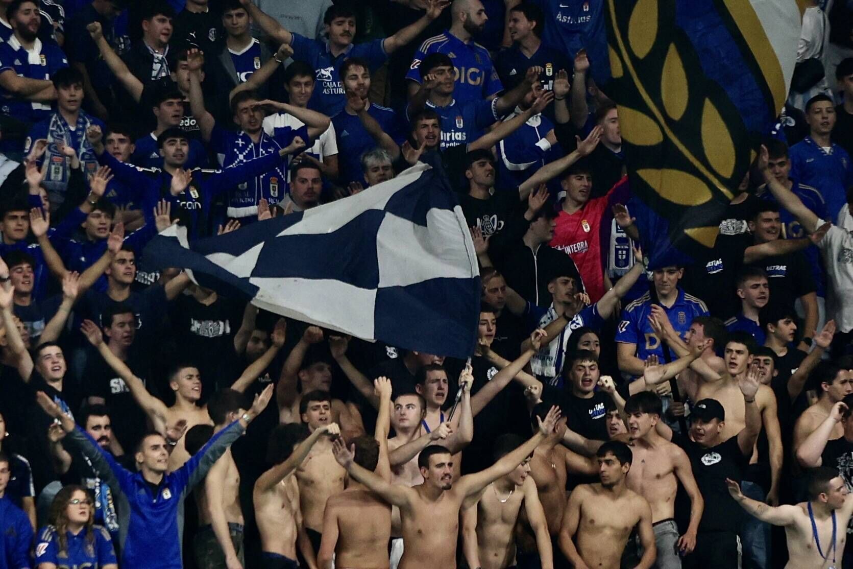 Todas las IMÁGENES del reestreno de Carrión con el Oviedo, con derrota ante el Espanyol 